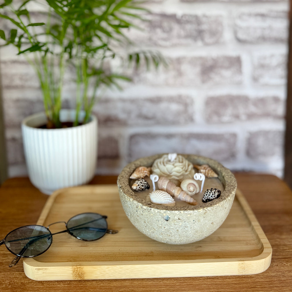 Bougie Artisanale d'Évasion – Hypertufa, Cire d'Olive au Monoï & Véritables Coquillages