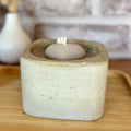 Bougie Cœur "Monoï" – Écrin Carré en Hypertufa Artisanal