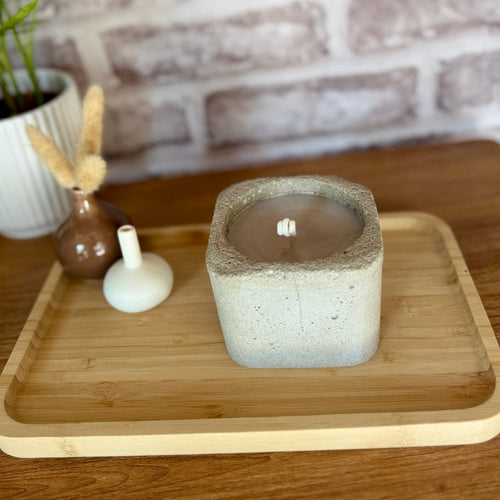 Bougie "Monoï" – Écrin Carré en Hypertufa Artisanal