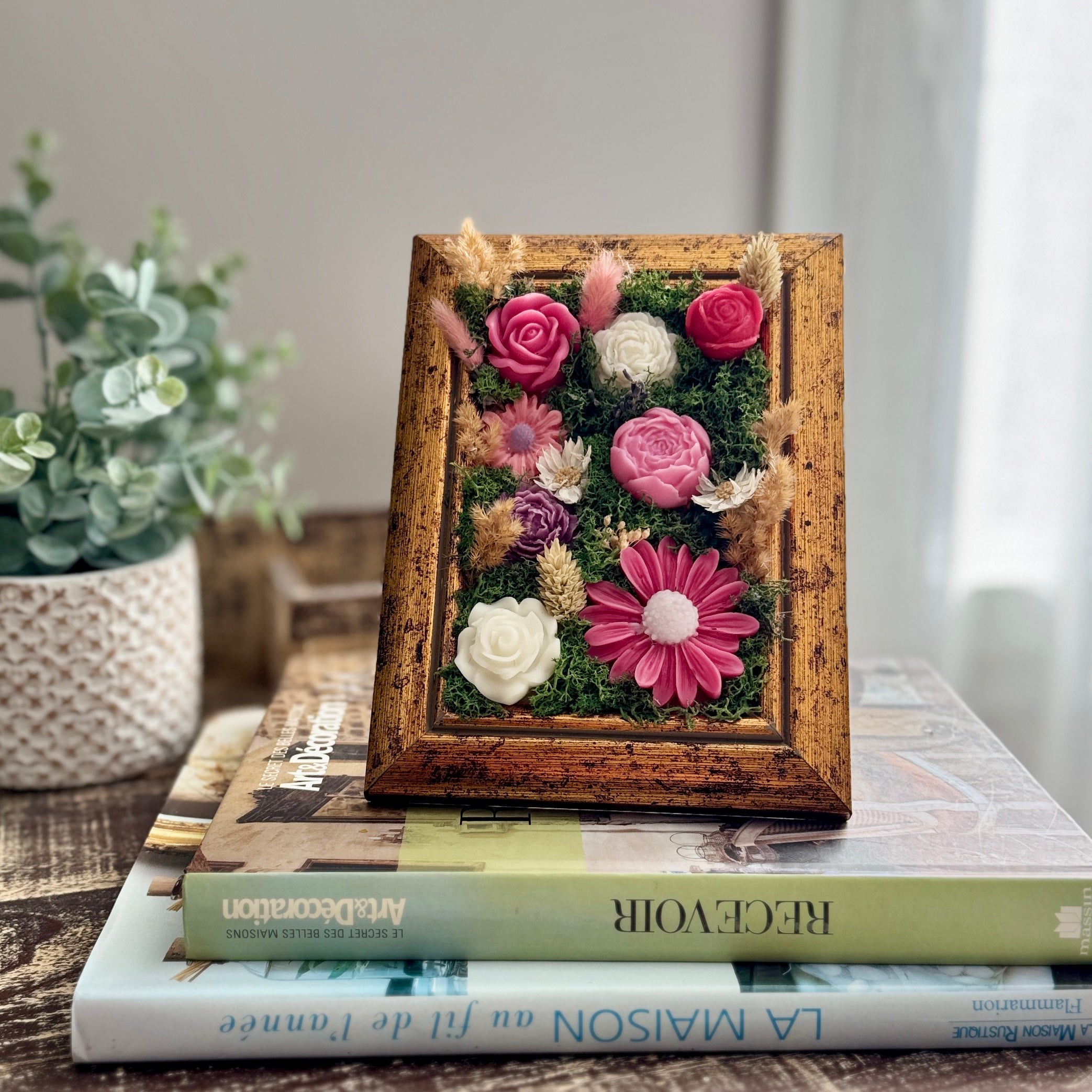 Cadre Olfactif Bois Or – Écrin Floral & Senteur Ambre et Safran