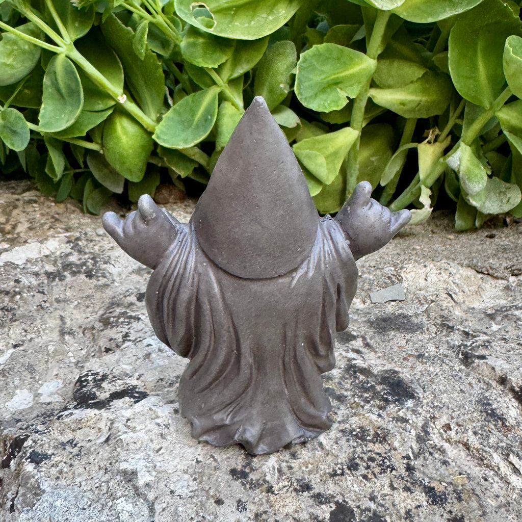 Le gnome rock'n'roll en béton noir
