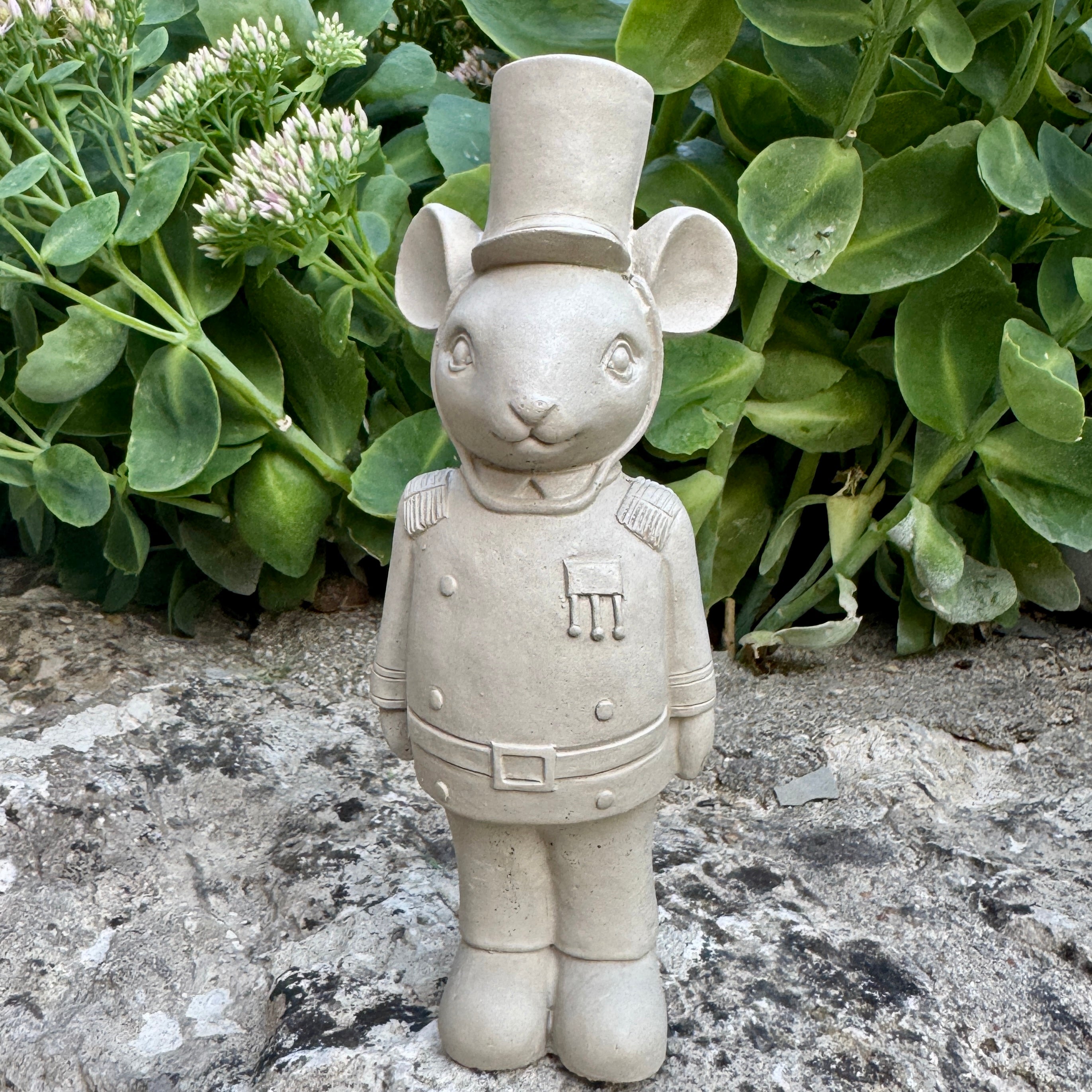 La souris Majordome en béton- statuette décorative beige