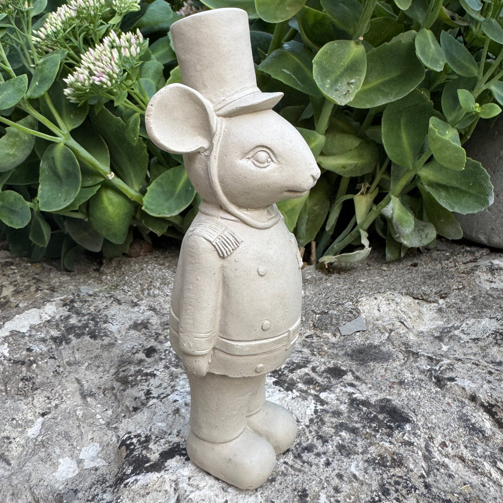 La souris Majordome en béton- statuette décorative beige