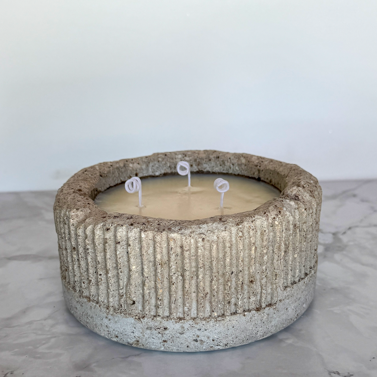 Bougie Artisanale en Hypertufa 3 mèches - Parfum "Fleur de coton"