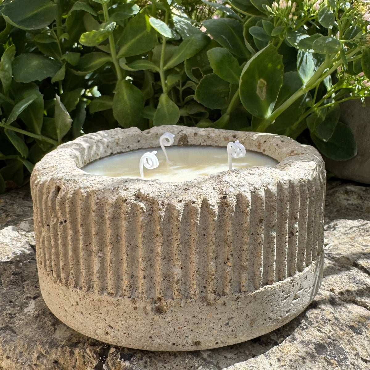 Bougie Artisanale en Hypertufa 3 mèches - Parfum "Fleur de coton"