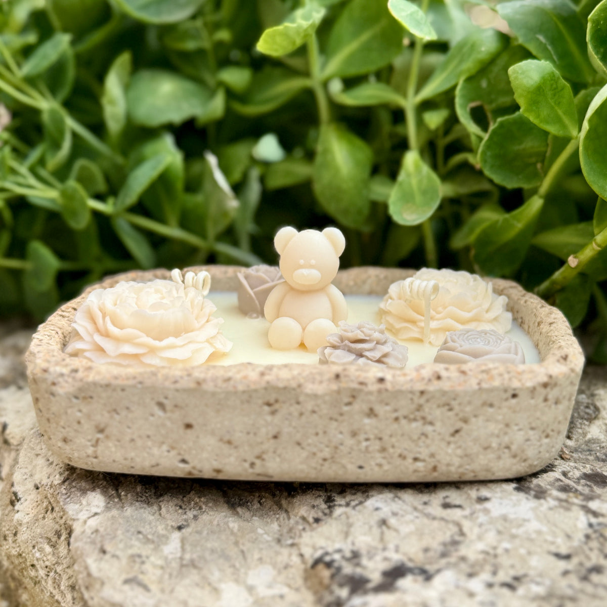 Bougie Artisanale en Hypertufa "le petit ourson - Parfum "bois de rose"