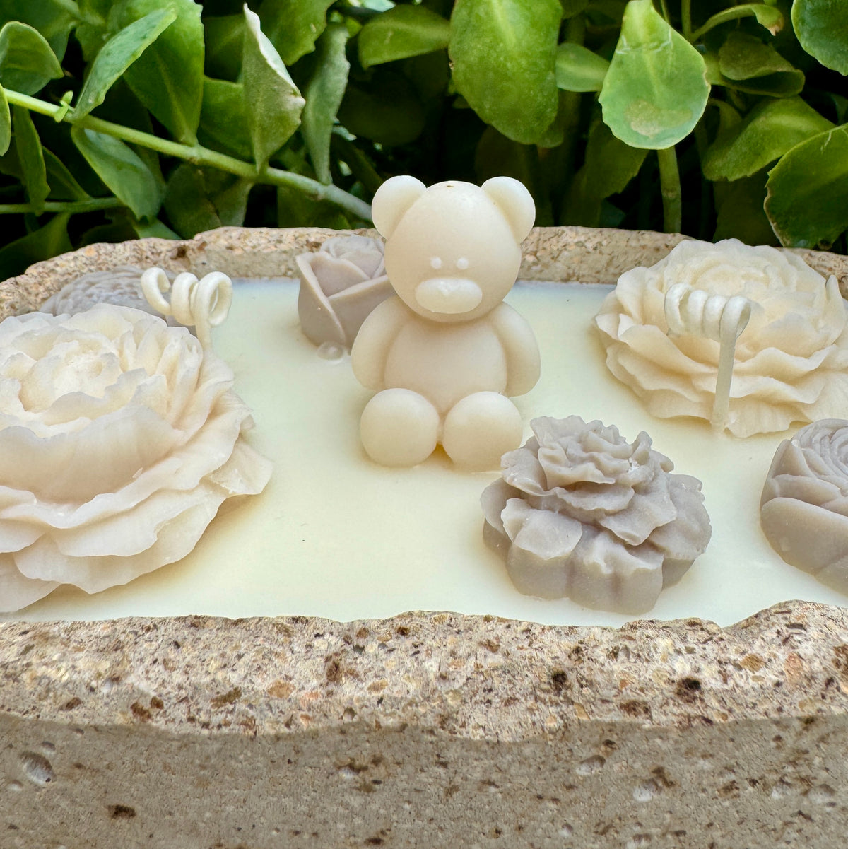 Bougie Artisanale en Hypertufa "le petit ourson - Parfum "bois de rose"