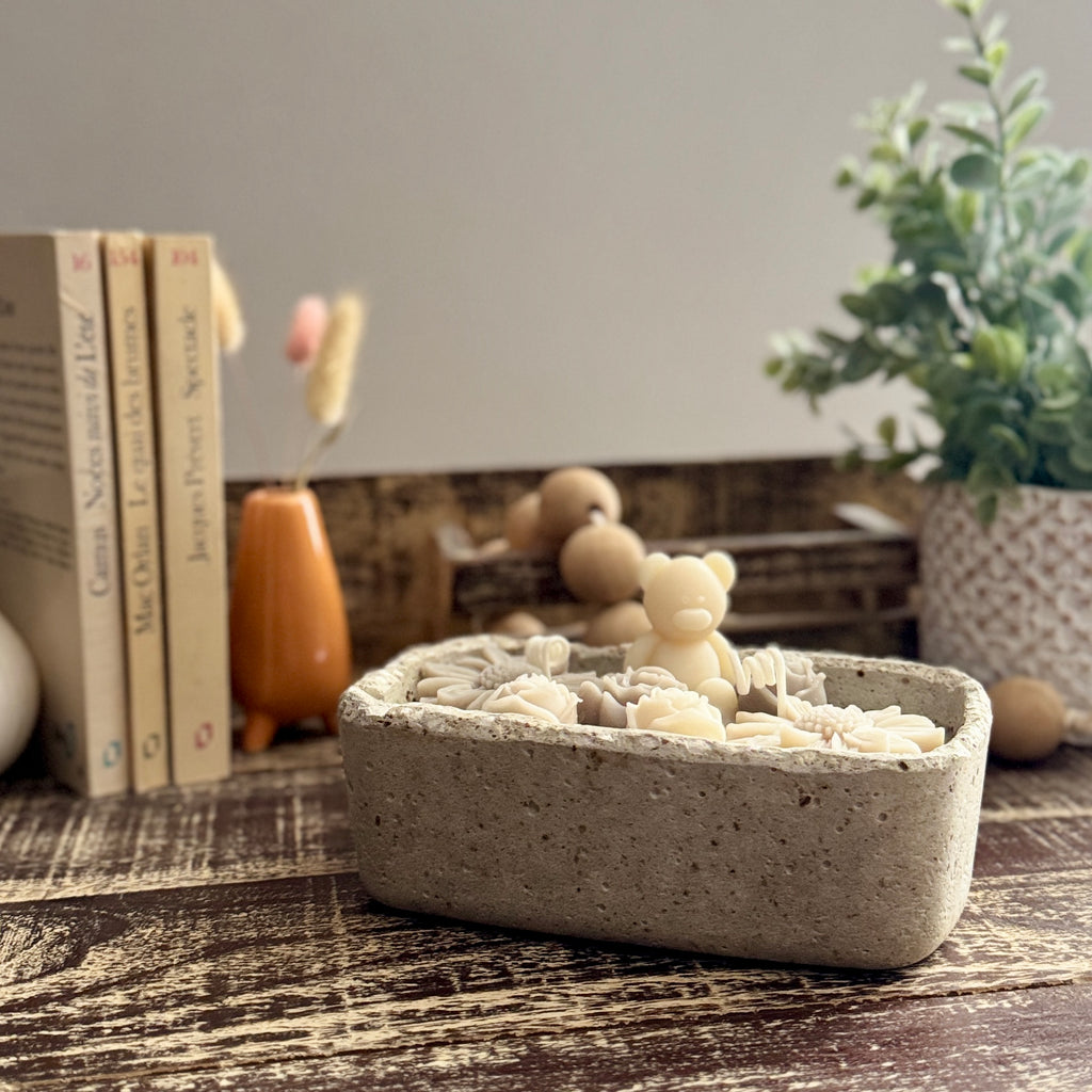 Bougie Artisanale en Hypertufa "douceur d'ourson - Parfum monoï